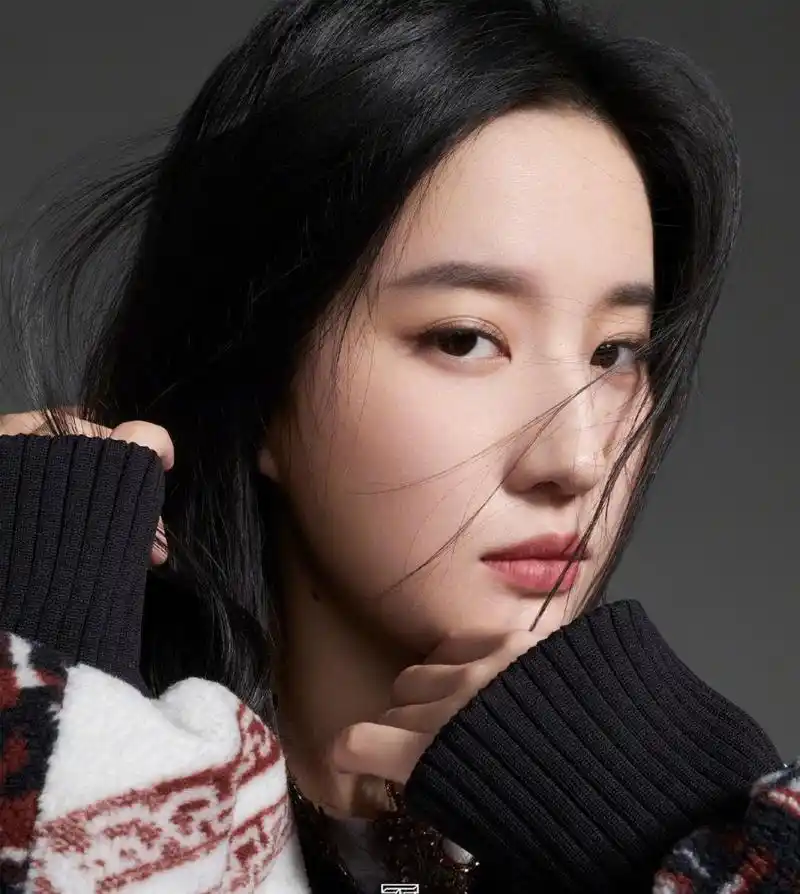 刘亦菲最新封面大片 身着louisvuitton秋冬系列服饰首登《tmagazine》