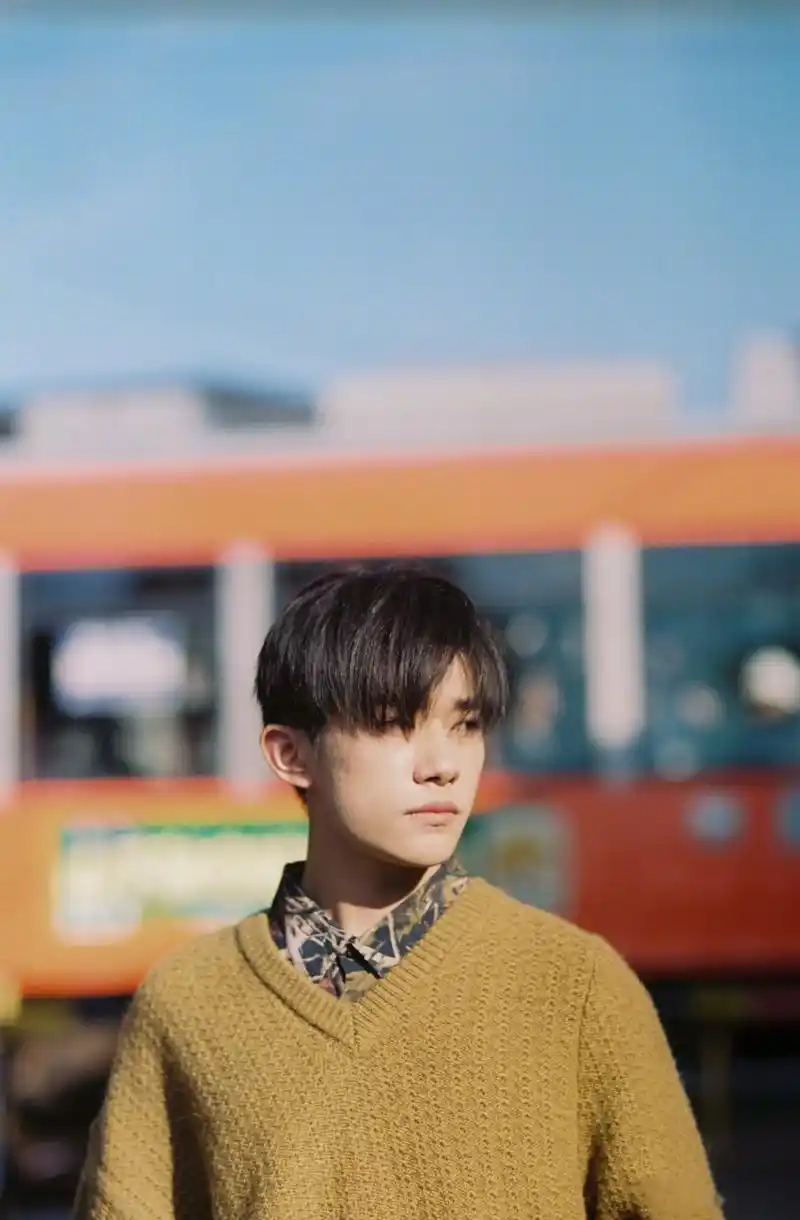 易烊千玺日系街拍写真释出!