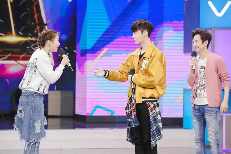 鬼鬼吴映洁自曝是迷妹 张艺兴携手京剧少年颠覆改编流行乐