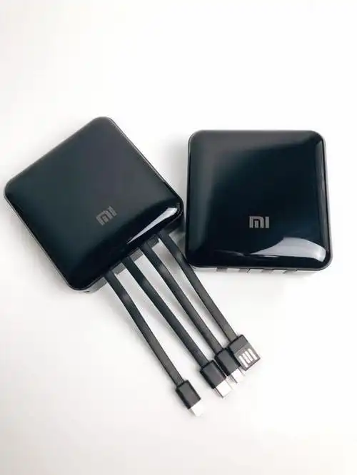 d1018180大容量多线头多功能充电宝