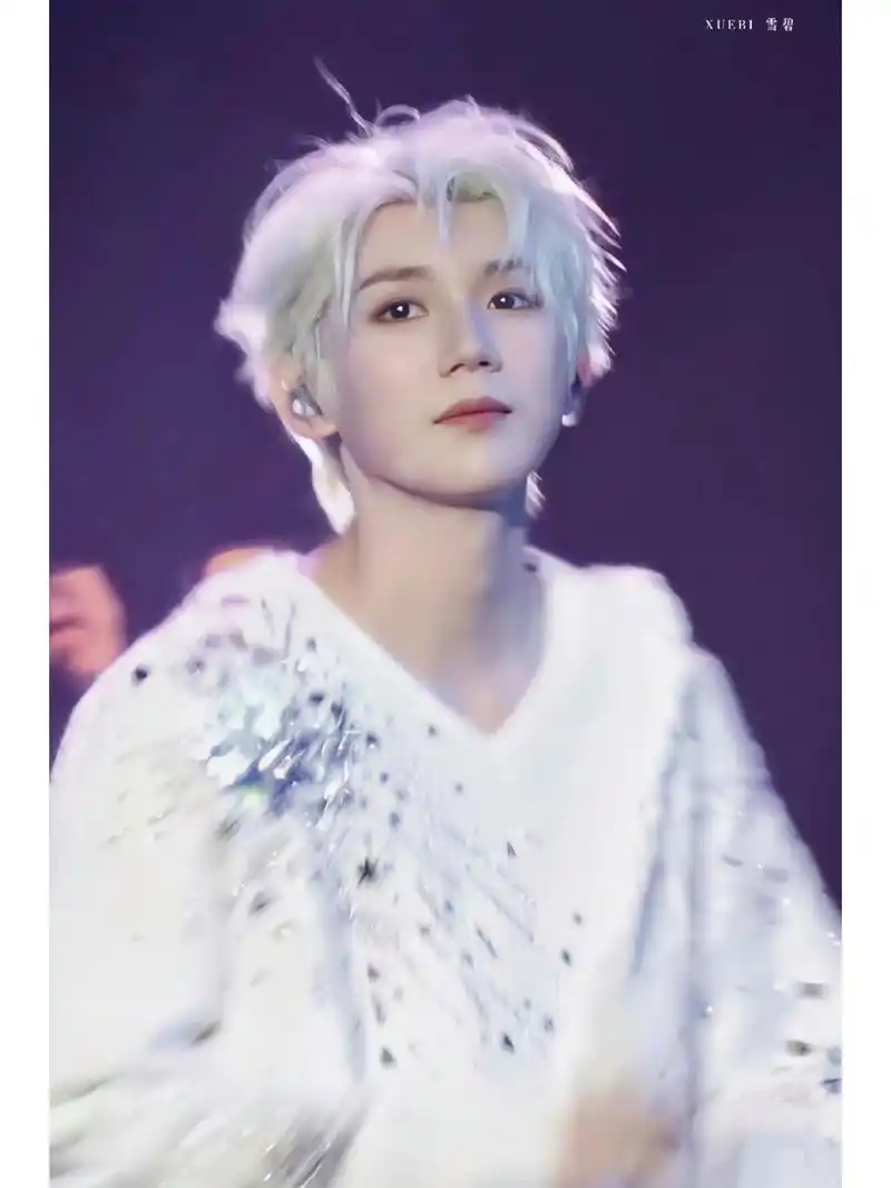 王源头像 王源演唱会上海场结束了,用那张图做头像好啊,为什么感觉