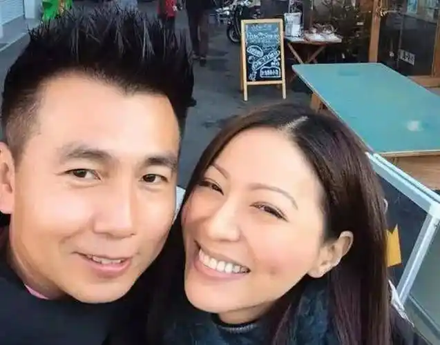 原创44岁滕丽名近照超美与老公低调恩爱多年网友谢他俩不娶之恩