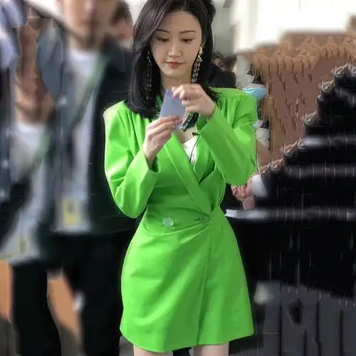 明星景甜同款荧光绿收腰西装裙设计感小众夏季薄款醋酸缎面连衣裙