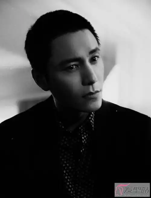 陈坤江湖风大片 痞帅寸头尽显熟男魅力