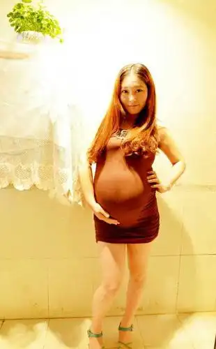 27周在家自拍的大肚照