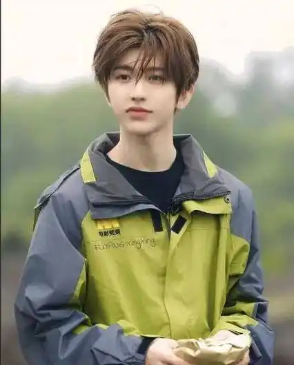 蔡徐坤归来:风暴中的重生与蜕变