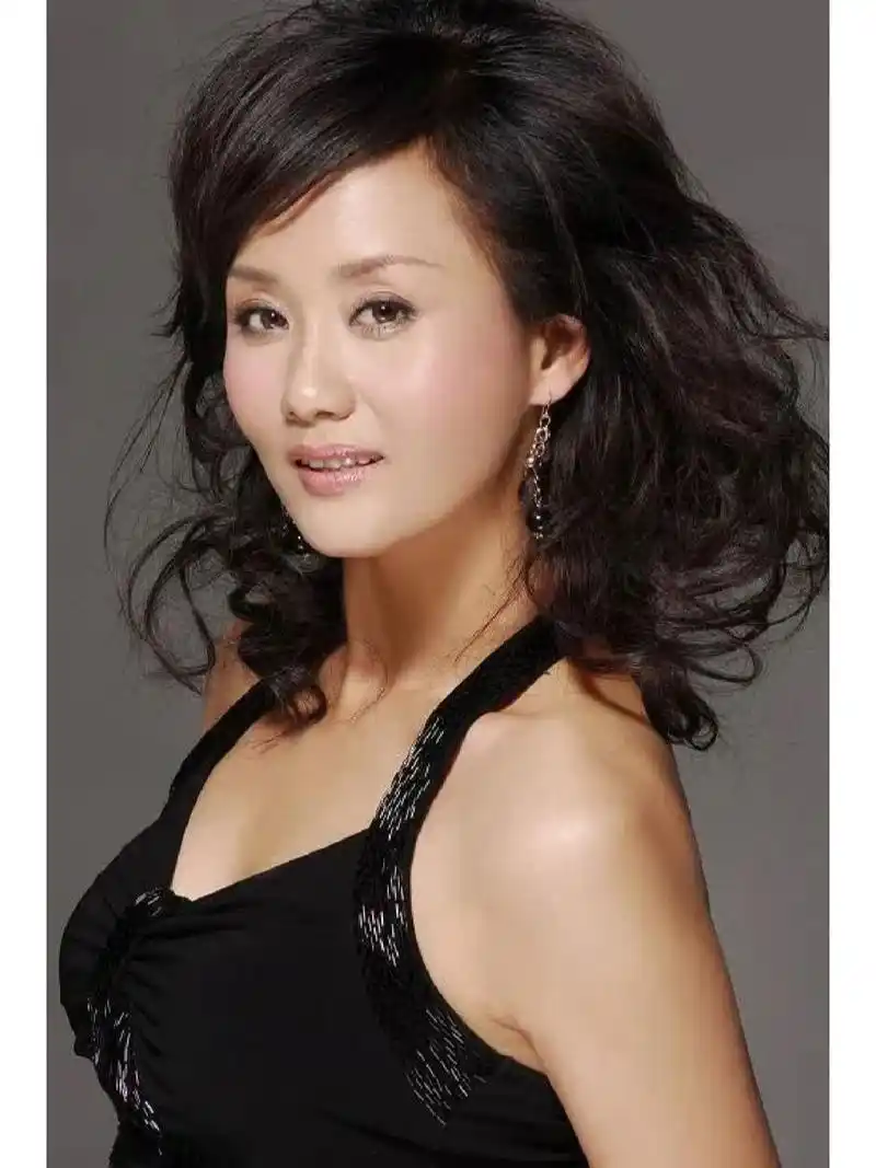 中文名 李颖 外文名 liyi