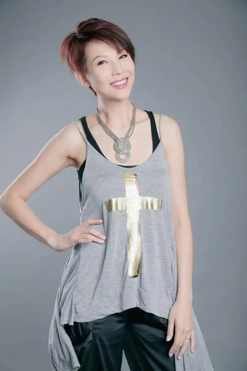 蔡少芬女儿美过龙, 才7岁就被男同学索吻求婚!