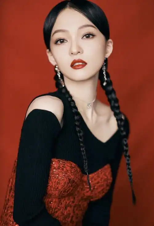 张韶涵"的逐梦之路非常艰辛,英雄的路上总是充满孤单与荆棘(自己的