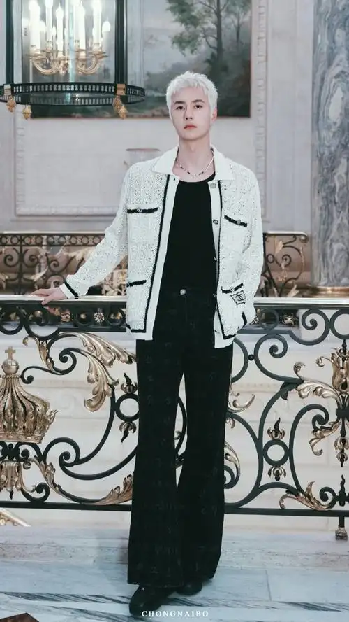 王一博 香奈儿##王一博看秀造型变化