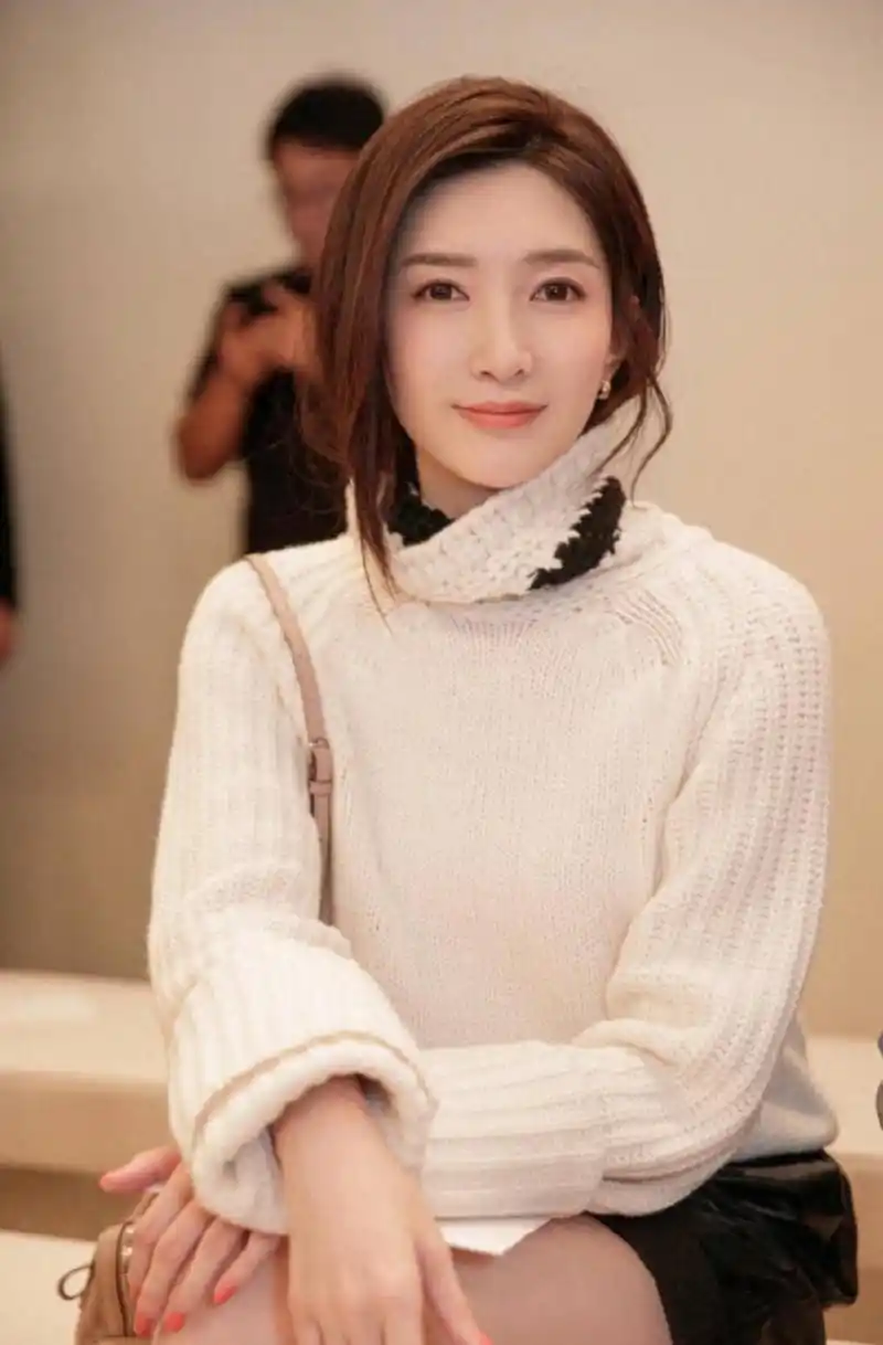 江疏影:美丽与才华的完美结合 江疏影,这个名字已经成为了时尚界的代