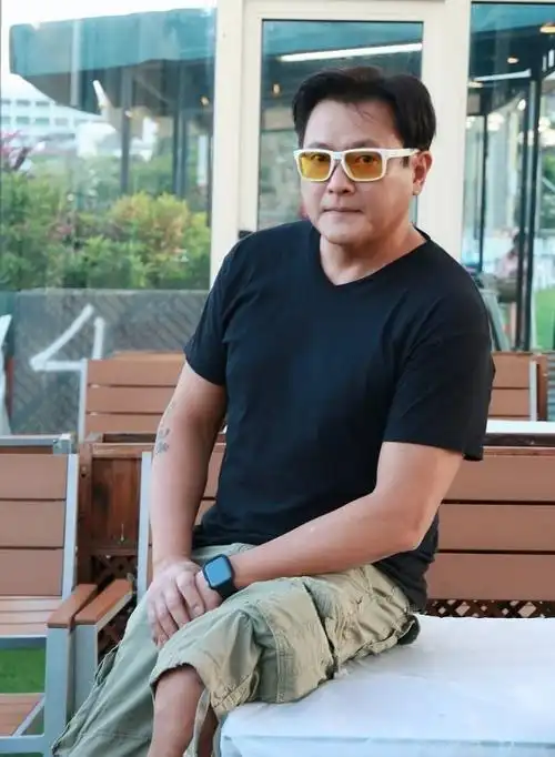 老婆出轨魏骏杰生意惨淡卖独立屋套现与9岁女儿相依为命