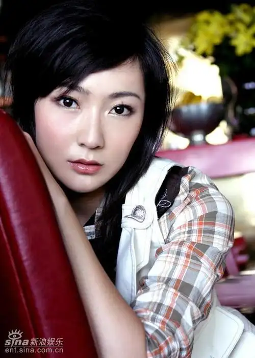 资料图片:演员阿斯茹最新精彩写真(6)