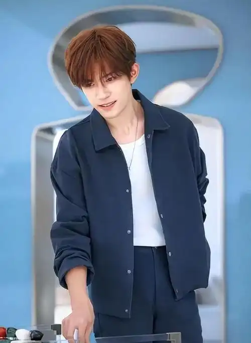 尽管这部电影非常受欢迎,但令人震惊的是,它还向观众透露了易烊千玺的