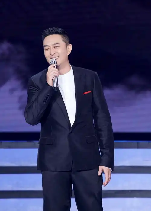 回顾王海燕遭前妻嫌弃的张嘉译被她宠成宝一家三口幸福美满