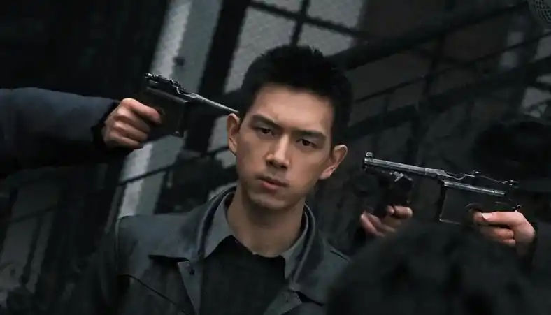 肖战杨洋早成顶流,他却连杨紫刘亦菲都带不动?网友:没有代表作