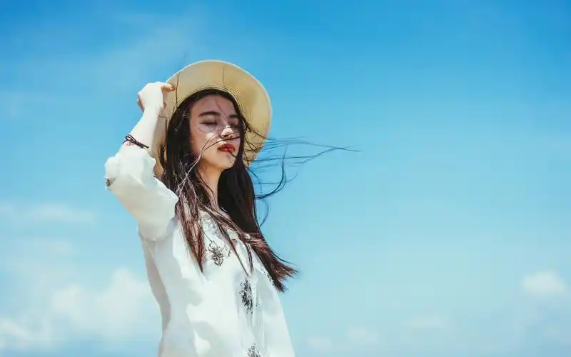 阳光唯美女生2160x1440分辨率查看