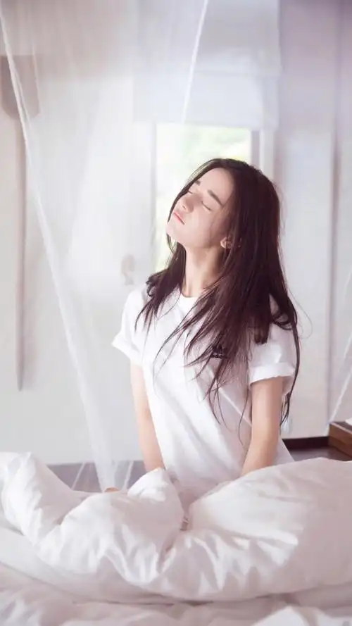 迪丽热巴可爱图片手机壁纸