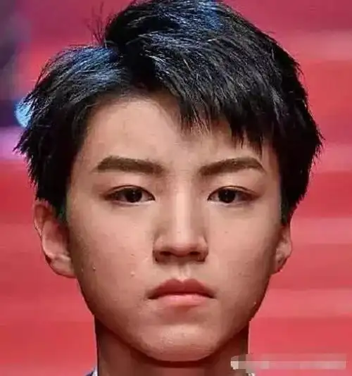 王源真实皮肤很吓人?当看到王俊凯未修图照片,才知什么是恐怖!