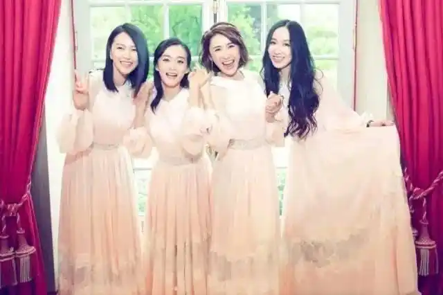 颖儿付辛博巴厘岛大婚最美伴娘团angelababy表示很尴尬