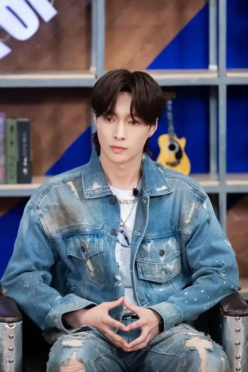 张艺兴狼尾头太可了