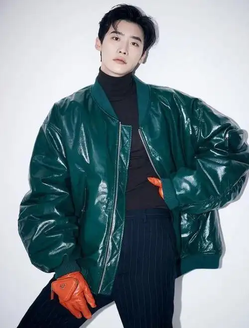 「星闻」李钟硕近况公开,剪掉长发……"漫撕男"颜值的定式