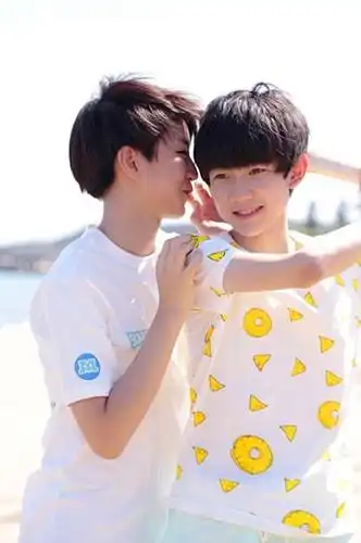 图tf家族王俊凯吻照曝光粉丝们表示惊呆了