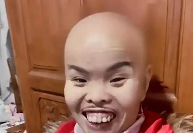 靠丑红起来的女网红有谁,靠丑红起来的女网红有谁呀(江西女子靠"丑"圈