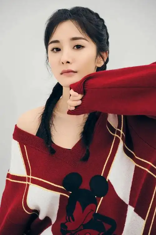 moco有奖互动代言人杨幂请你大年初一看电影