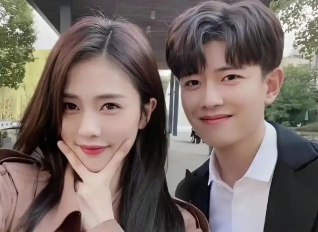 零绯闻男明星~~~任嘉伦 当年任嘉伦没戏拍没钱花的时候,是妻子聂欢