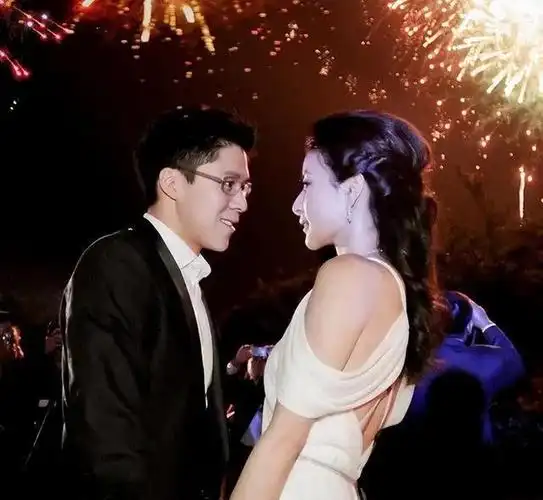 事实证明,嫁入豪门12年后,郭晶晶终于走向了另一种人生之路