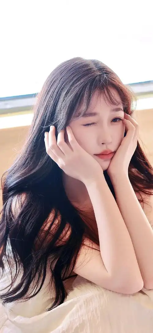 虞书欣超话  壁纸06    里里外外全换了一套～  #虞书欣#7615