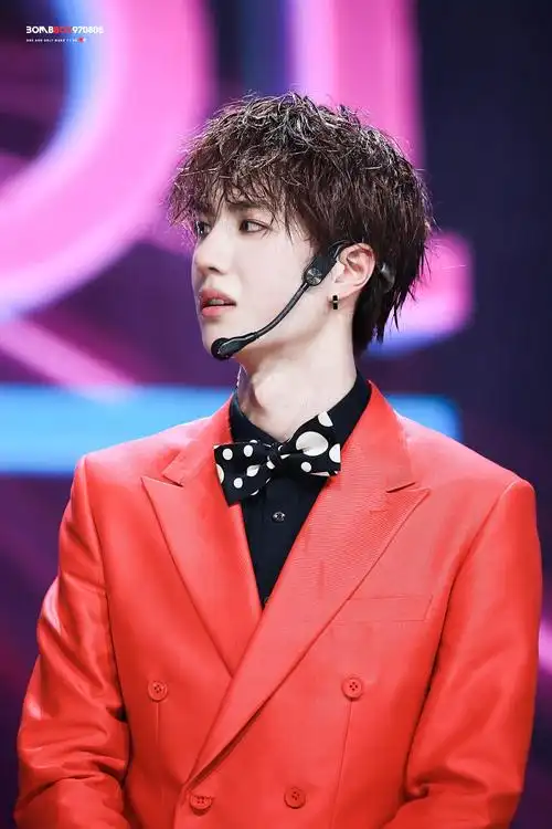 180603 创造101第三次公演录制 @uniq-王一博 大爱王爱豆 cr:logo