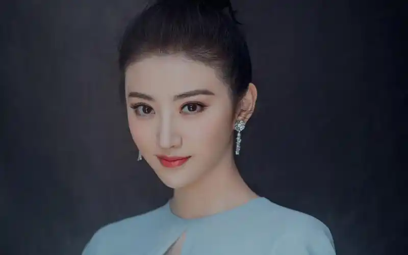 景甜活动照图片桌面壁纸