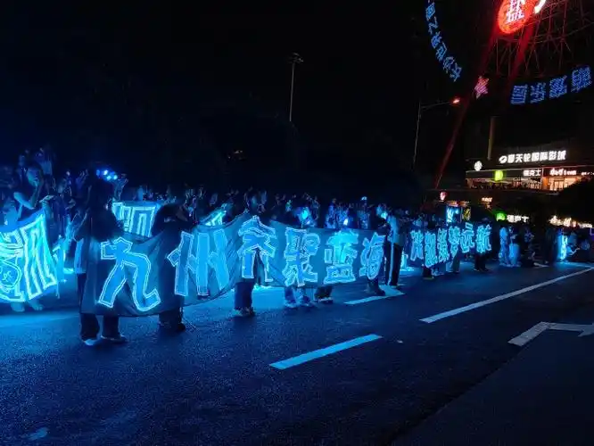 辛苦现场的管理和志愿者～@tfboys-王俊凯  今天的蓝海真的好美,所有