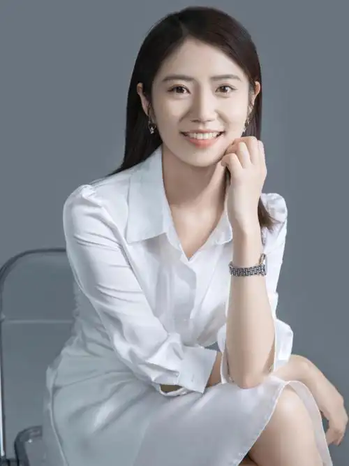 气质,优雅,随性06经典的白色衬衫 永不过时职业女性必拍的选择06