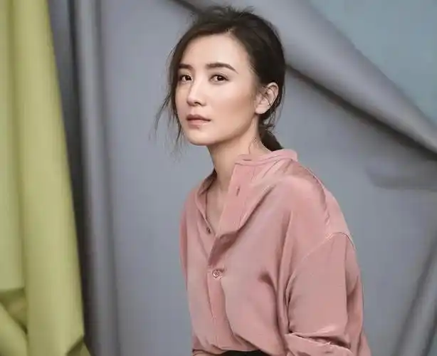 宋佳,作为一位备受瞩目的女演员,其感情生活一直备受关注.