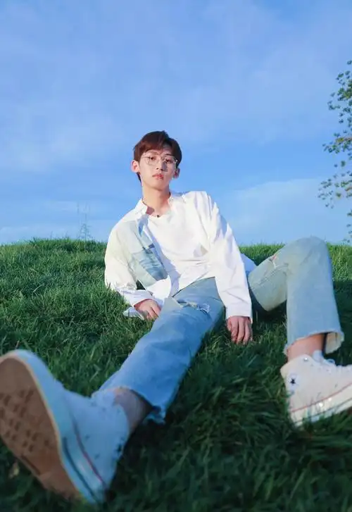 p>唐九洲,1998年2月5日出生于吉林长春,毕业于