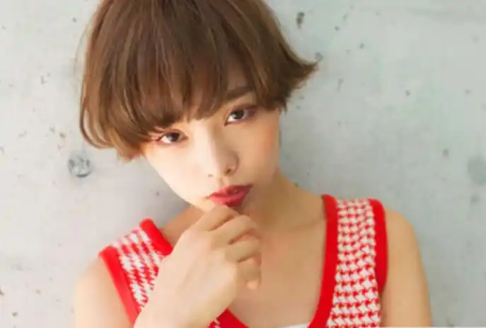 清新女生波波头短发发型