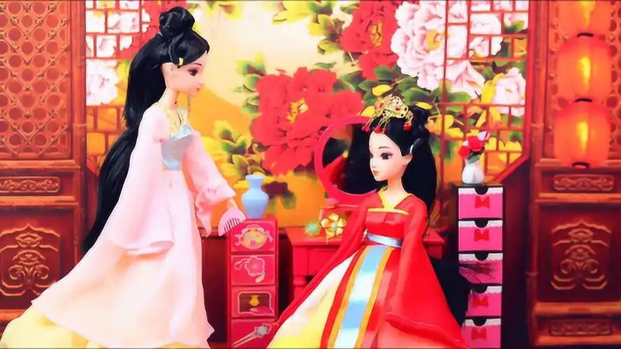 记玩具故事04:36叶罗丽玩具故事之齐娜和亮彩去美人鱼服装店买衣服04