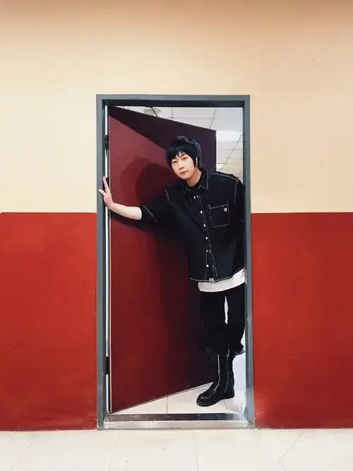 阿信达菲帽自拍