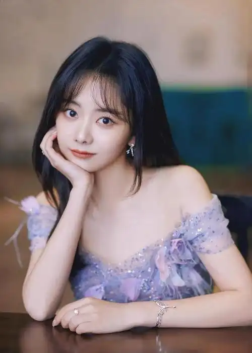 谭松韵娃娃脸俏皮可爱灵动唯美