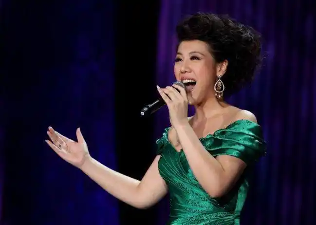 青年歌唱家王喆相册