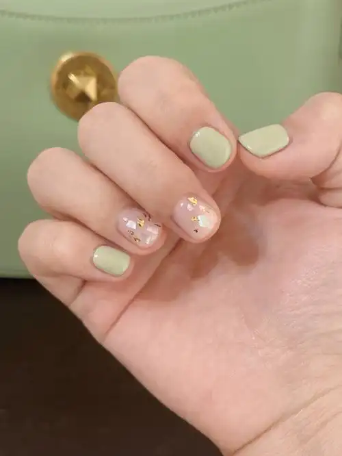 刘亦菲们可以试下薄荷绿美甲