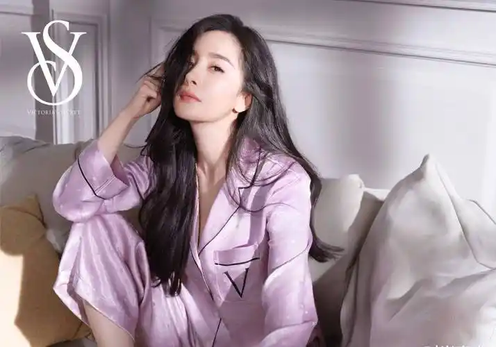 原创杨幂代言维密大片每一款睡衣都非常精致时尚换种风格也一样美