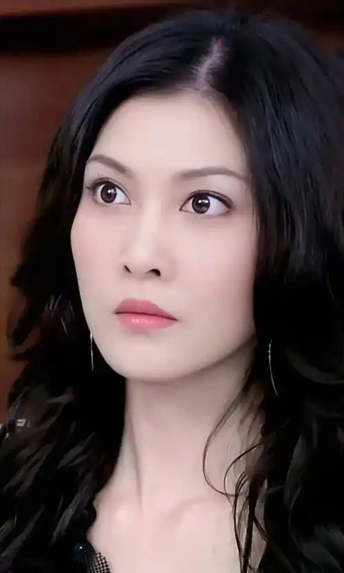 李彩桦,是一位备受赞誉的华语演员,她的出色表现和丰富经历,使得她在