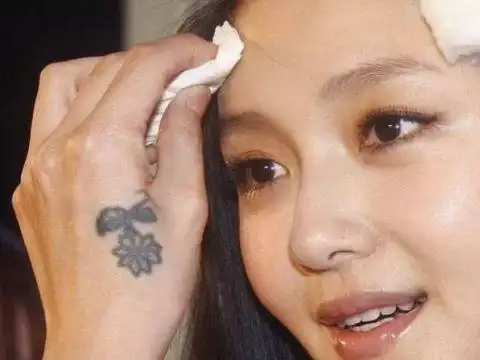 看到白百何的纹身位置后网友大呼这位置也真的是没谁了啊