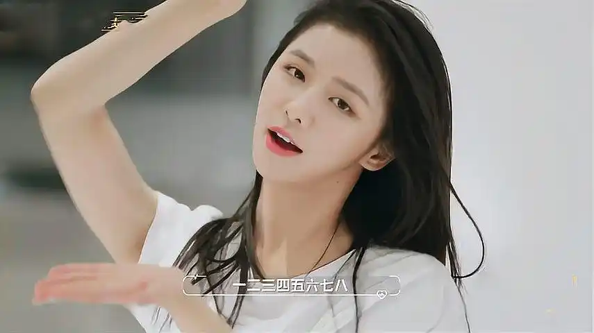 怦然再心动:蔡卓宜一段热舞,尽显傲人身材,姿势不要太迷人!