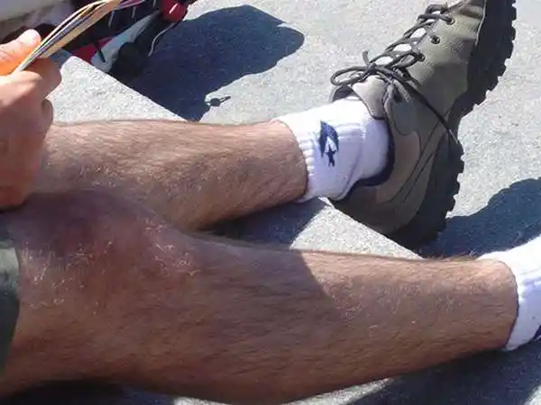 完全是不正确的,因此常刮腿毛的朋友就别担心罗