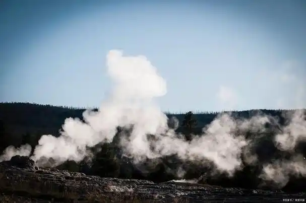 水蒸汽是水在高温下变成的气态物质